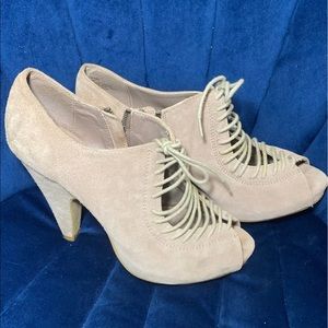 Steve Madden suede booties size 8.5